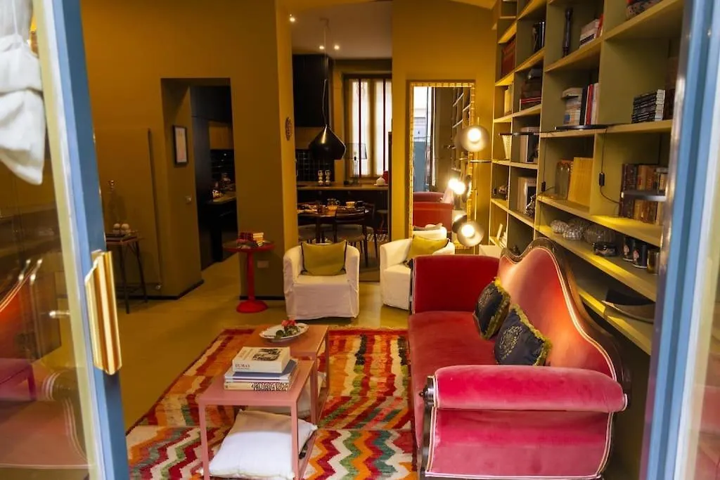 Luxury Bohemian Suite With Private Garden In Milan Apartment