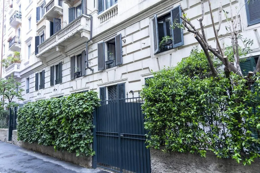Luxury Bohemian Suite With Private Garden In Milan Italy