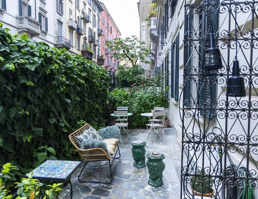 Apartment Luxury Bohemian Suite With Private Garden In Milan Italy