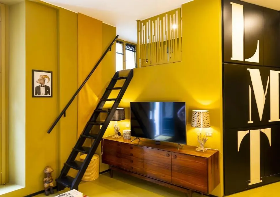 Luxury Bohemian Suite With Private Garden In Milan Italy