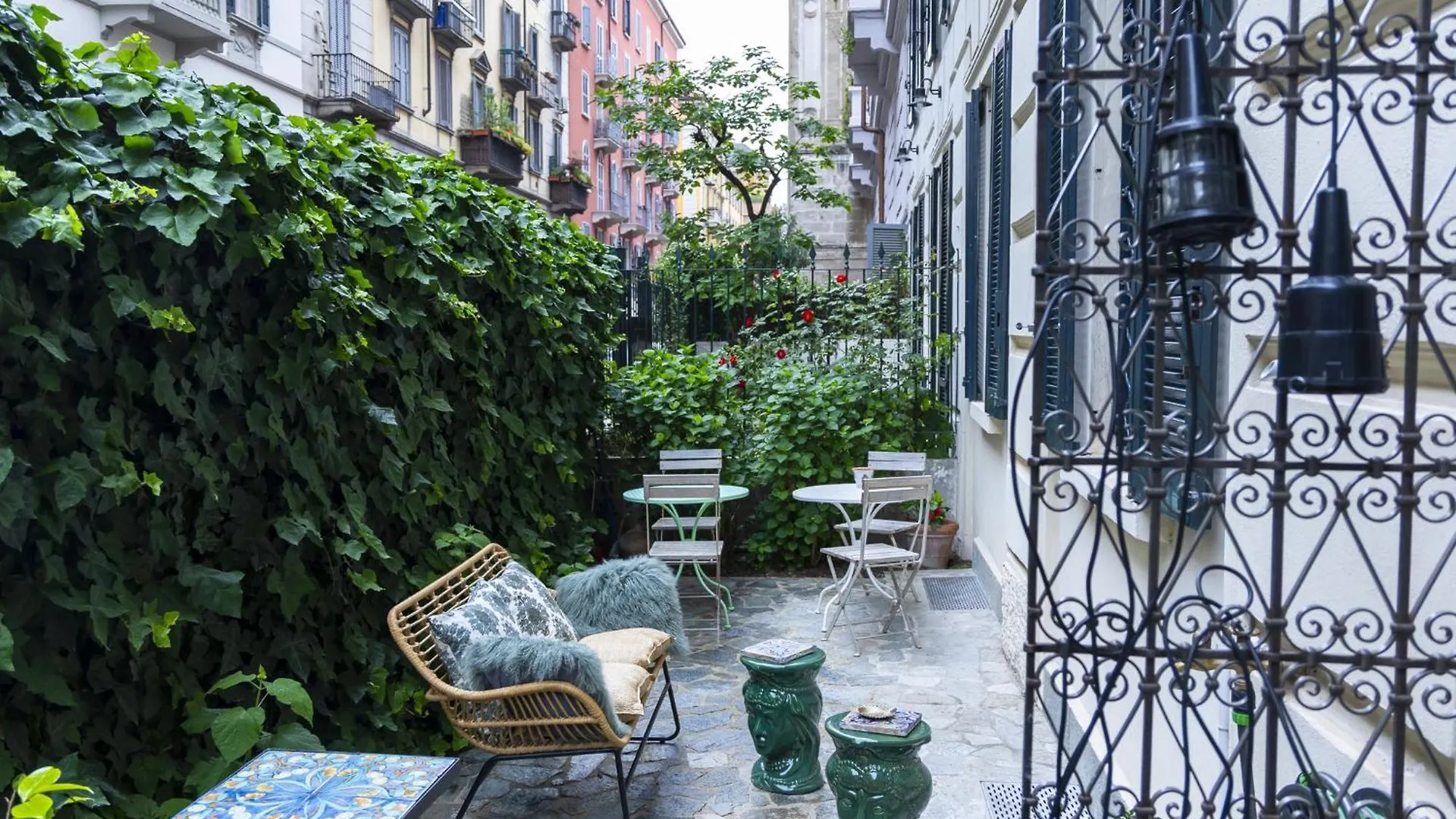 Apartment Luxury Bohemian Suite With Private Garden In Milan